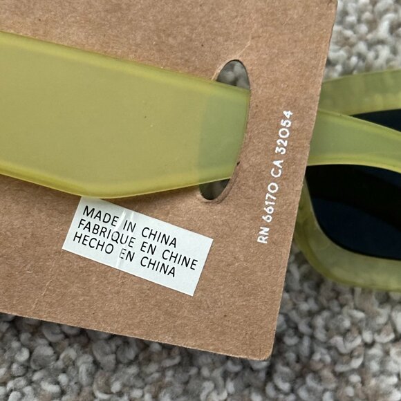 NEW urban outfitters kittie rectangle sunglasses 🤍 - Picture 7 of 13